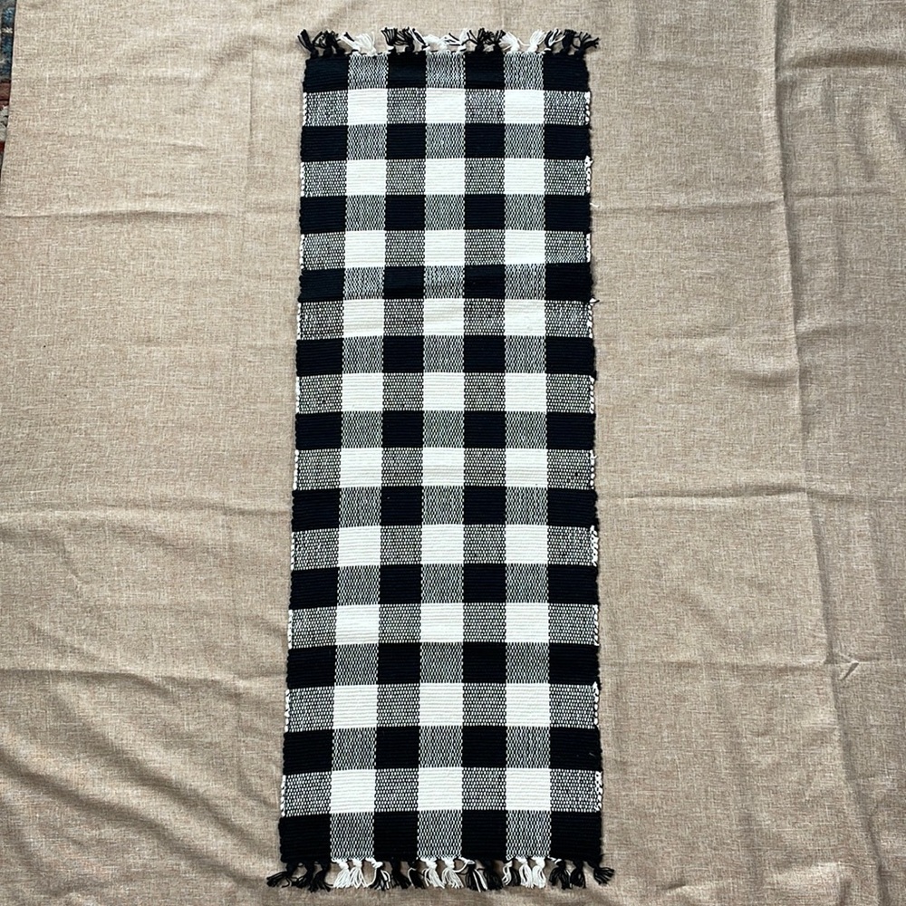 Table Runner - Picture 2 of 4